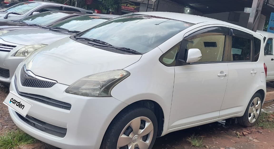 Toyota Ractis 2006