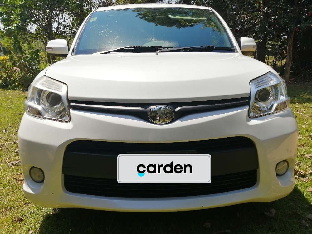 Toyota Sienta 2013