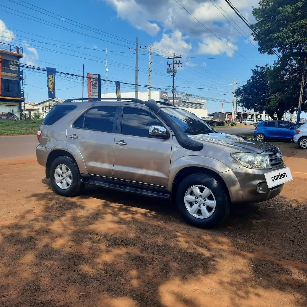 Toyota Fortuner 2010