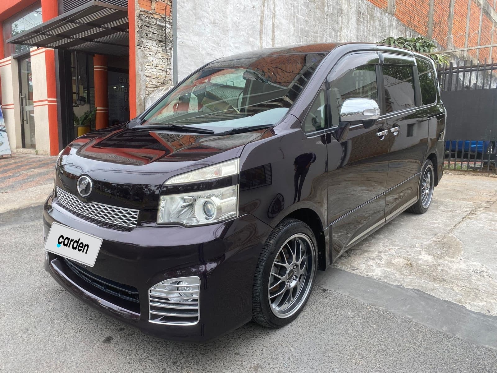 Toyota Voxy 2012