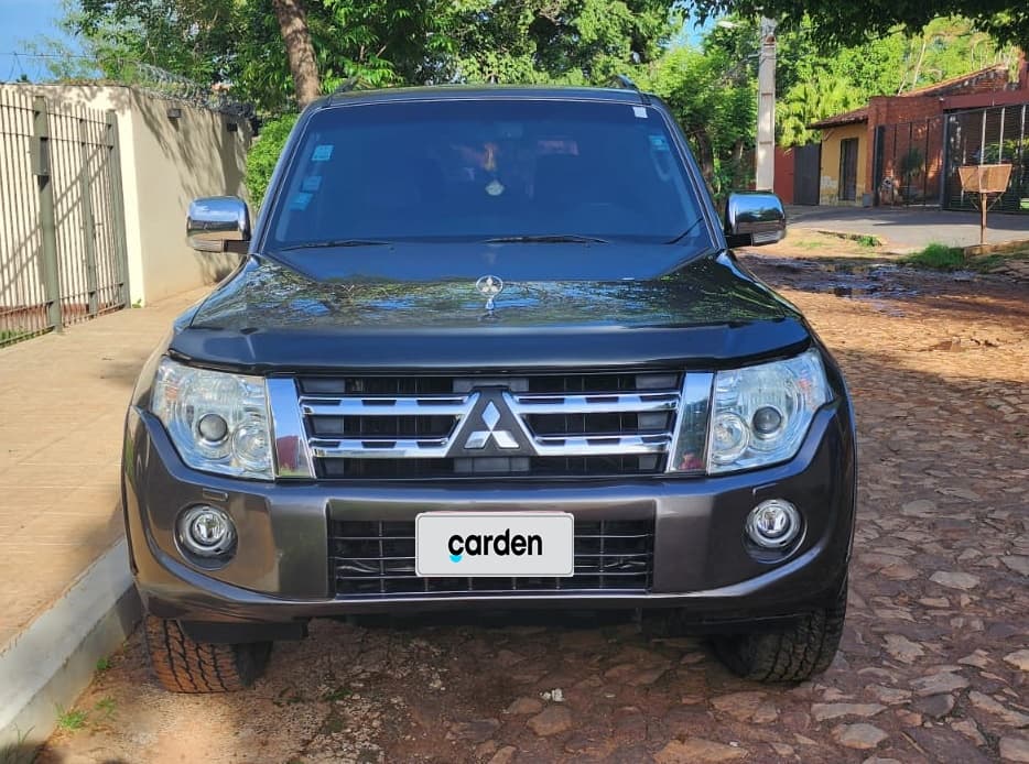 Mitsubishi Montero 2012