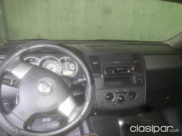Nissan Tiida 2005