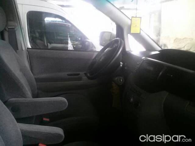 Toyota Noah 2003