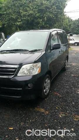 Toyota Noah 2003
