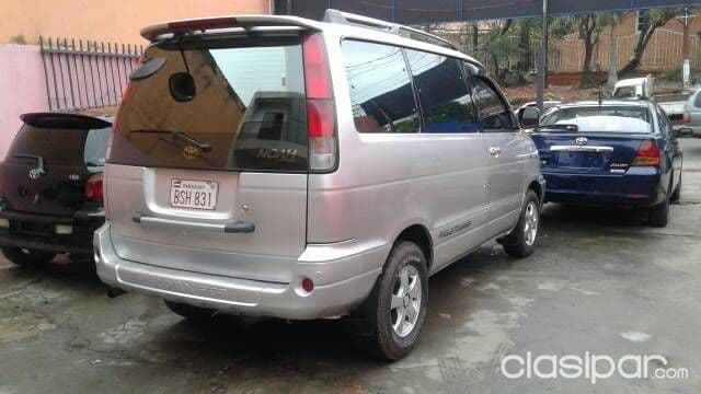 Toyota Noah 2000