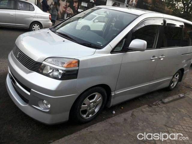 Toyota Noah 2003