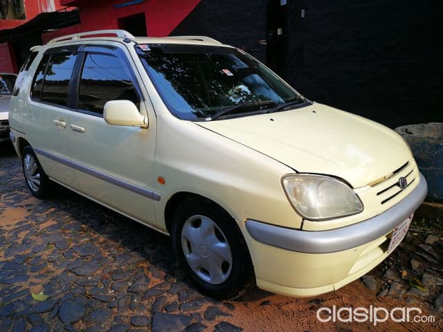 Toyota Raum 1999