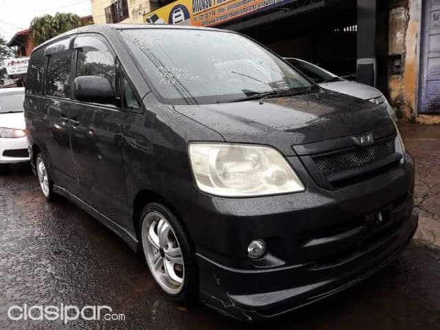 Toyota Noah 2003