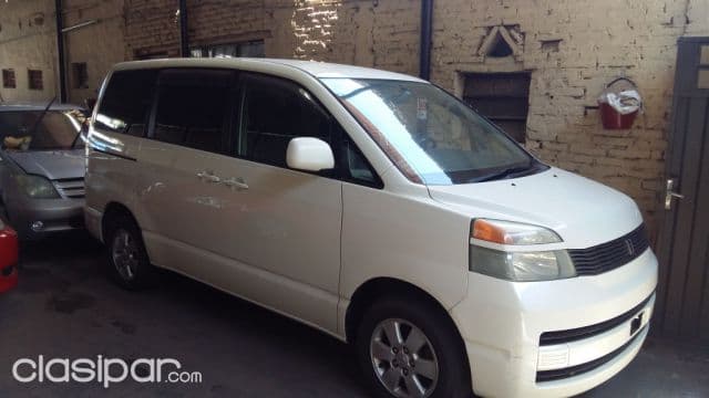 Toyota Noah 2004