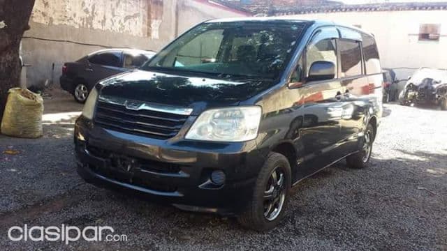 Toyota Noah 2003