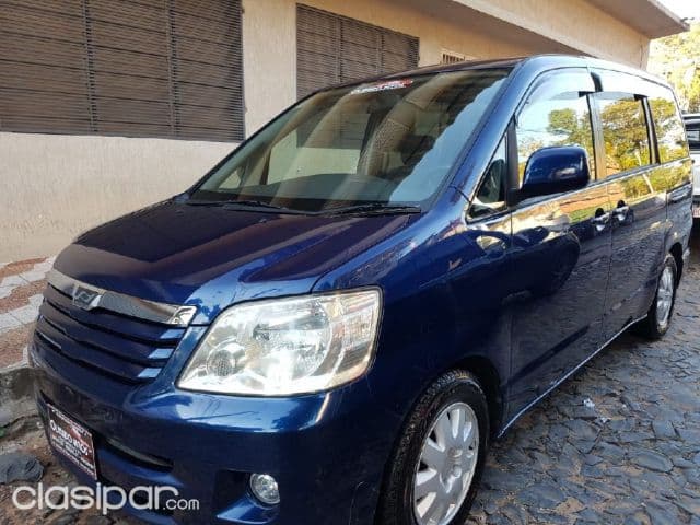 Toyota Noha 2005