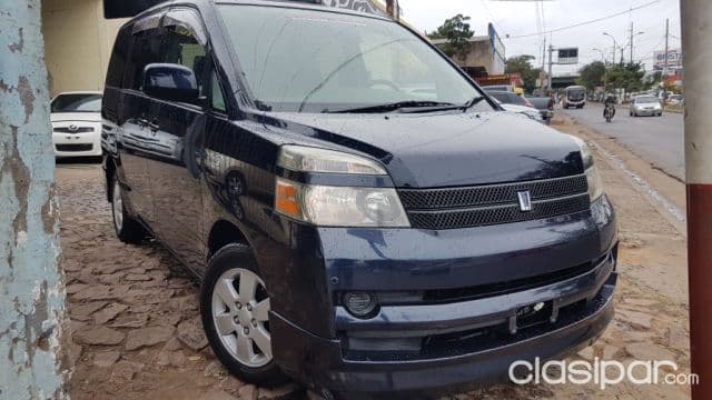 Toyota Voxy 2004