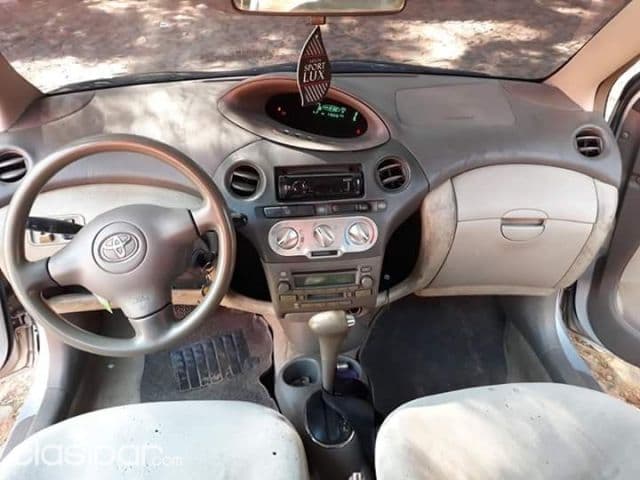 Toyota Platz 2003