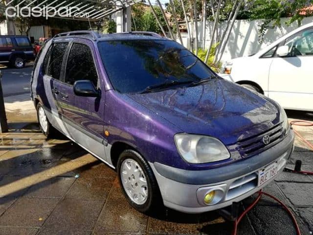 Toyota Raum 1999