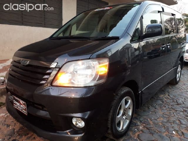 Toyota Noah 2004