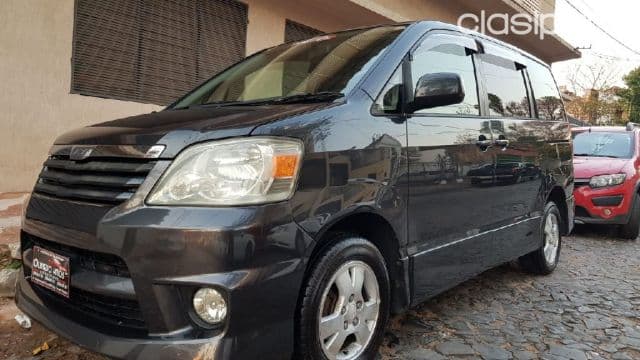 Toyota Noah 2004