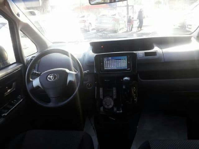 Toyota Voxy 2008