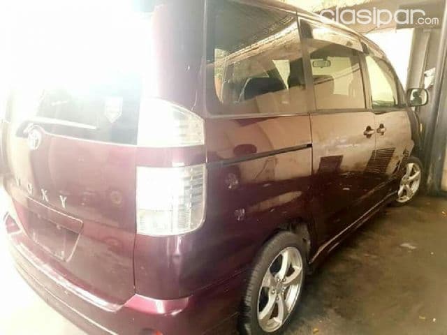 Toyota Voxy 2003