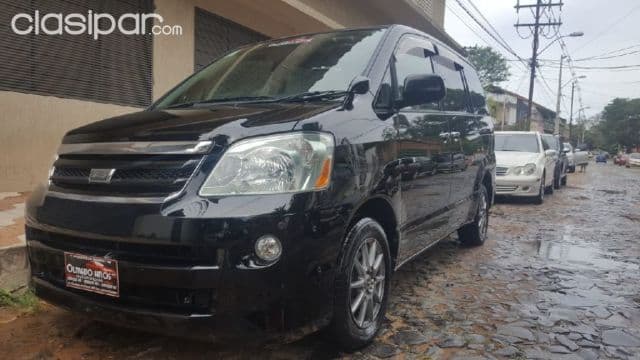 Toyota Noah 2006