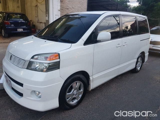 Toyota Voxy 2003