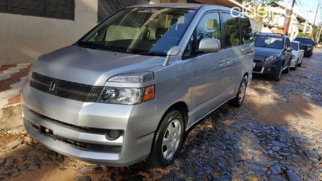 Toyota Voxy 2006