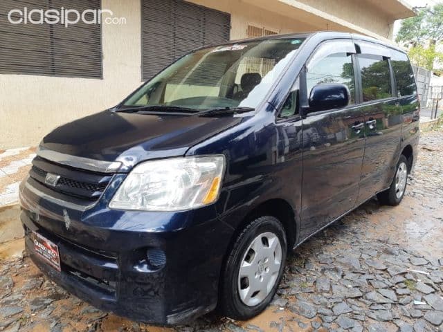 Toyota Noah 2006
