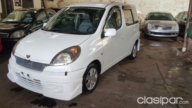 Toyota Funcargo 2000