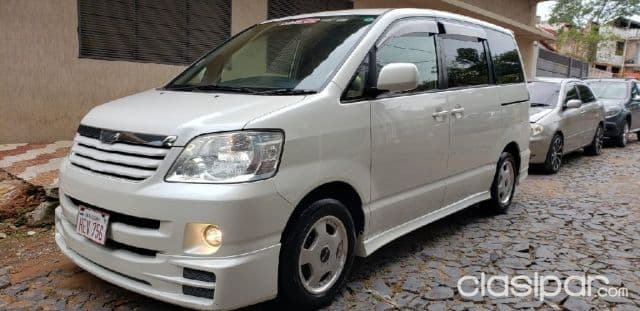 Toyota Noah 2004