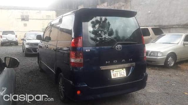 Toyota Noah 2003