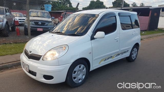 Toyota Funcargo 2003