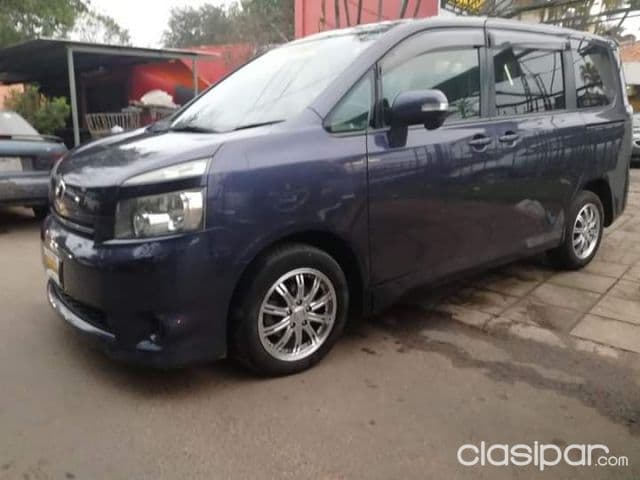 Toyota Voxy 2008