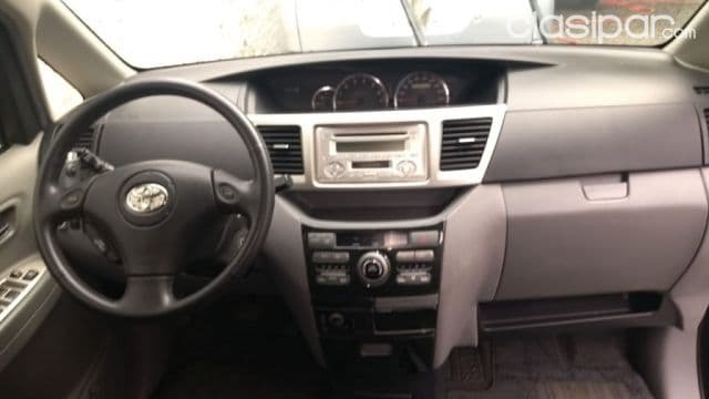Toyota Voxy 2003