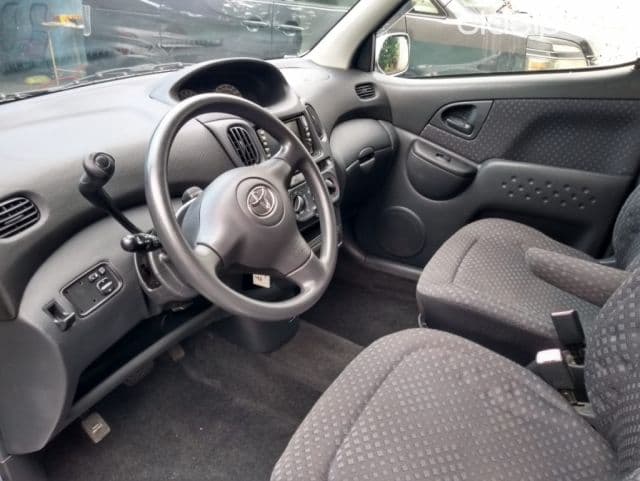 Toyota Funcargo 2004
