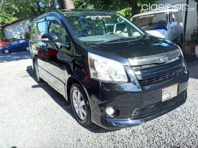 Toyota Noah 2008