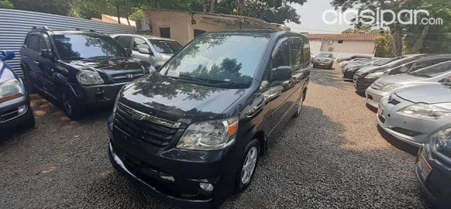 Toyota Noah 2002