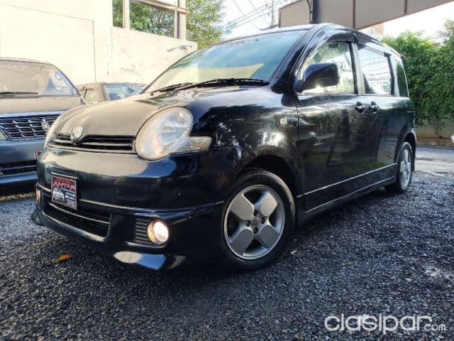 Toyota Sienta 2003