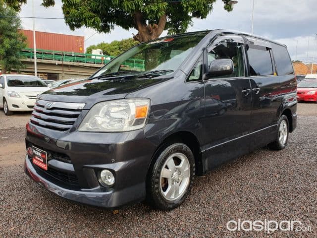 Toyota Noah 2004
