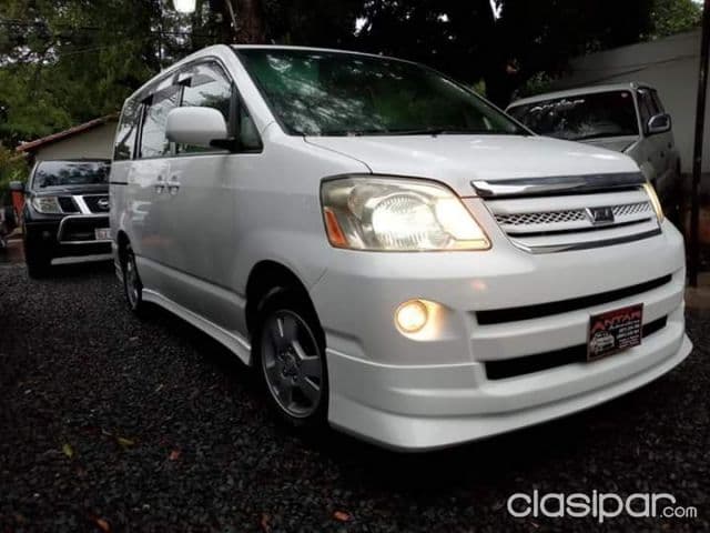 Toyota Noah 2004