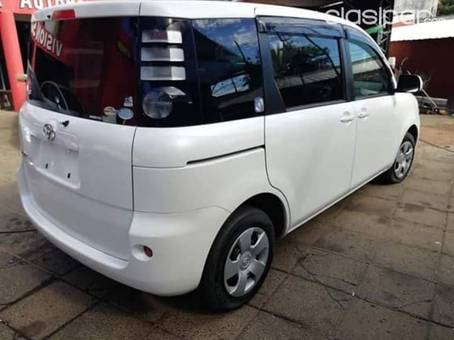 Toyota Sienta 2010