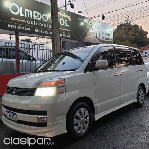 Toyota Voxy 2003