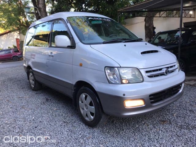 Toyota Noah 2001