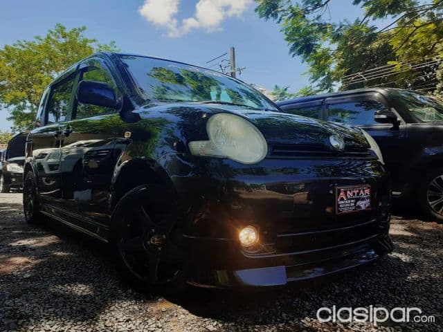 Toyota Sienta 2003