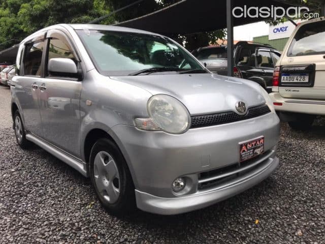 Toyota Sienta 2003
