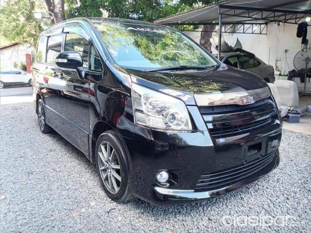 Toyota Noah 2007