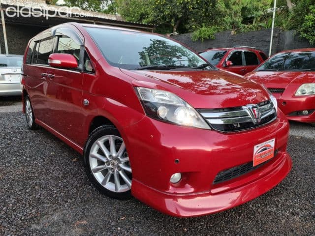 Toyota Isis 2011