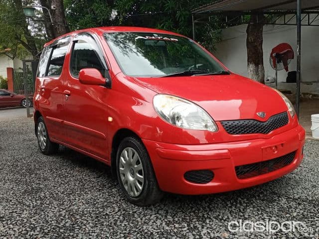 Toyota Funcargo 2003