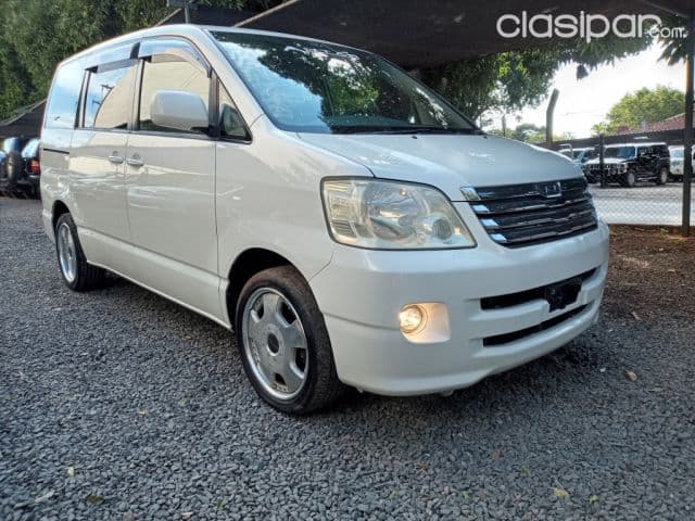 Toyota Noah 2003