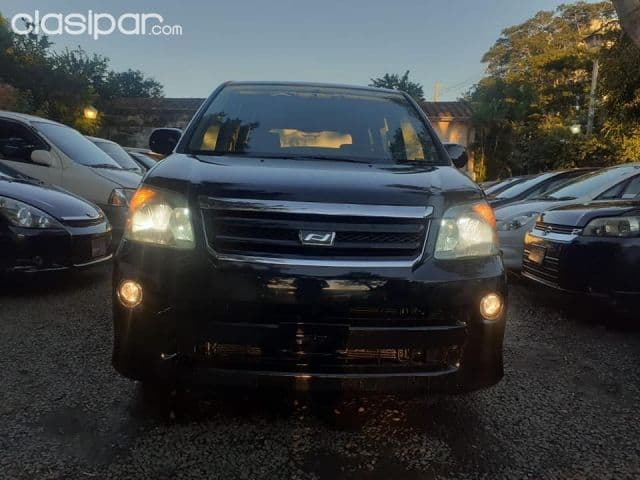 Toyota Noah 2005