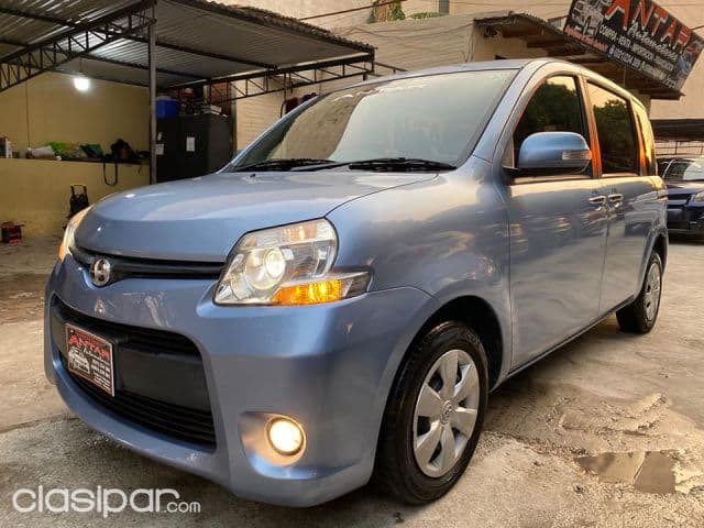 Toyota Sienta 2012