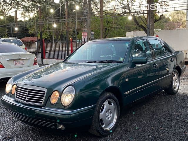 Mercedes-Benz W210 2000
